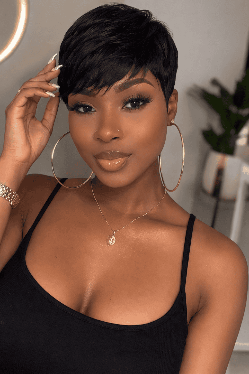 Oblique bangs short straight hair hood