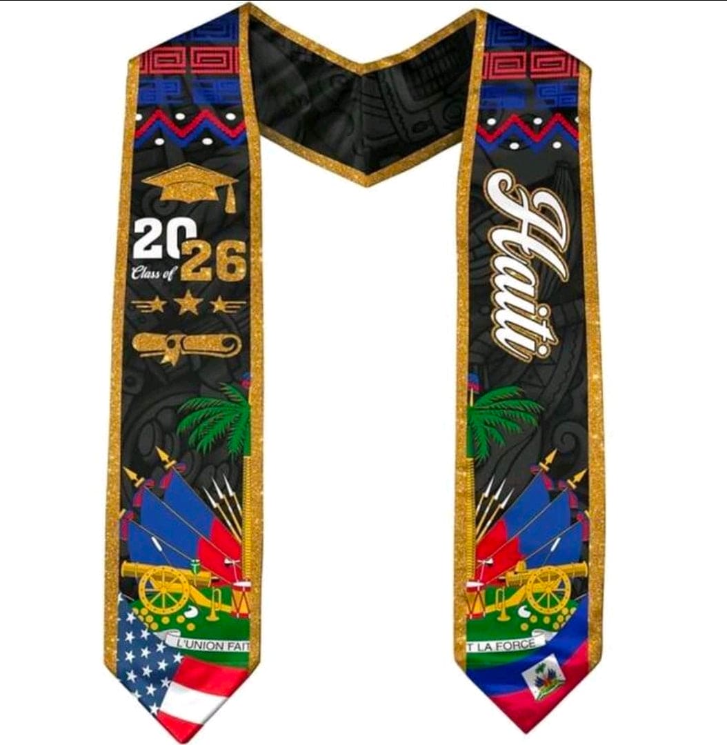 🎓🇭🇹 Celebrate your success with style and culture! This beautiful Haitian Graduation Stole is designed to honor your hard work and heritage. Featuring vibrant Haitian-inspired artwork, gold glitter trim, “Class of 2026” details, and premium-quality fab