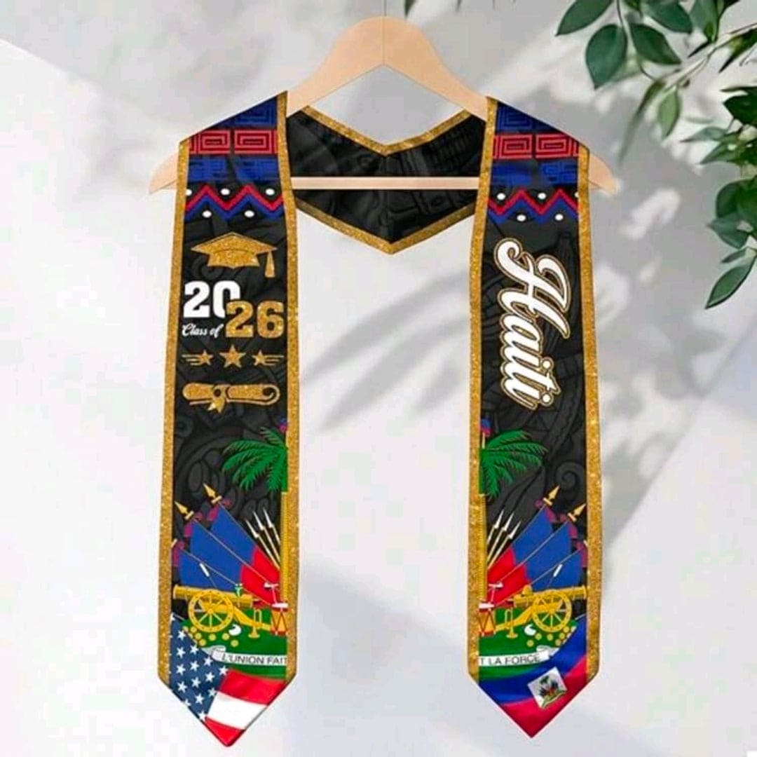 🎓🇭🇹 Celebrate your success with style and culture! This beautiful Haitian Graduation Stole is designed to honor your hard work and heritage. Featuring vibrant Haitian-inspired artwork, gold glitter trim, “Class of 2026” details, and premium-quality fab